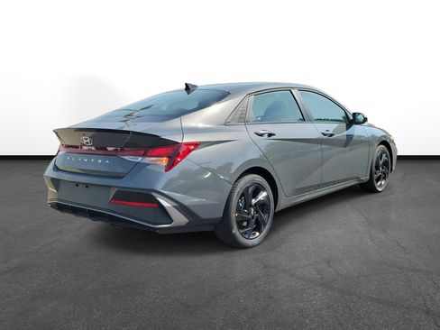 New 2026 Hyundai Elantra Sport FWD image 4