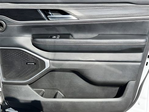 Used 2024 Jeep Wagoneer L Series III w/ Flexible Seating Group image 16