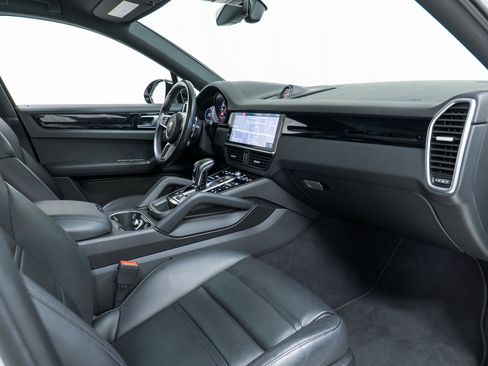 Certified 2020 Porsche Cayenne S image 24