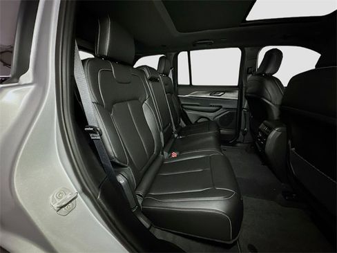 New 2025 Jeep Grand Cherokee Limited w/ Trailer Tow Package image 31