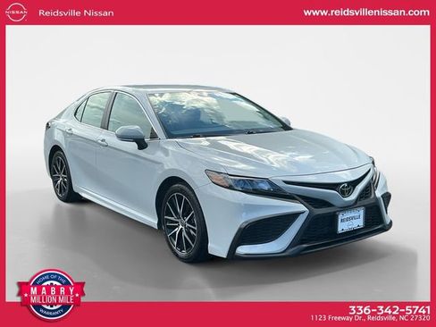 Used 2023 Toyota Camry SE image 8
