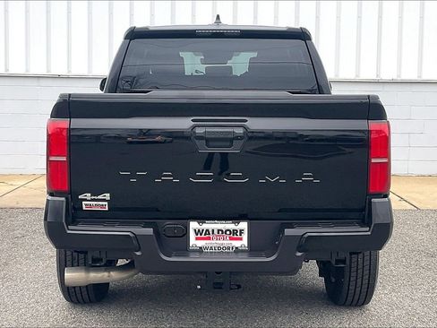 Used 2025 Toyota Tacoma SR5 image 5