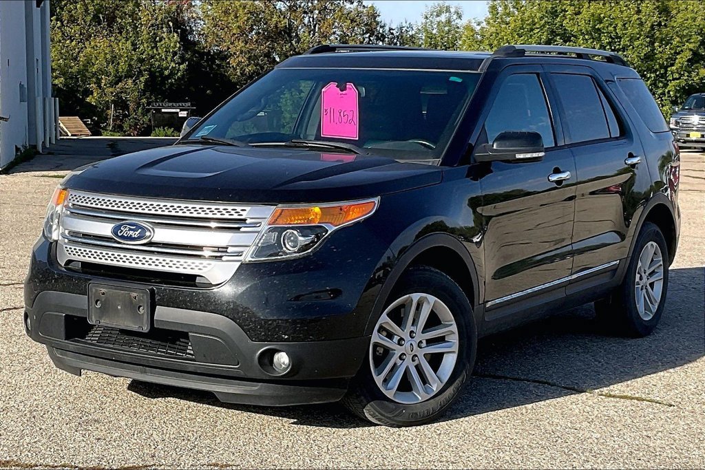 Used 2015 Ford Explorer XLT w/ Equipment Group 202B AWD/4WD image 2