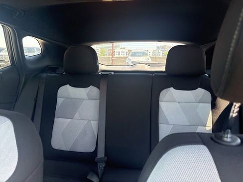 Used 2026 Chevrolet Trax RS w/ Sunroof Package FWD image 4