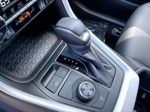 Used 2025 Toyota RAV4 XSE w/ Weather Package image 17