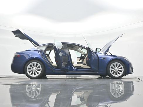 Used 2019 Tesla Model S Standard Range AWD/4WD image 38