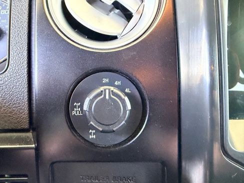 Used 2014 Ford F150 FX4 w/ Equipment Group 402A Luxury AWD/4WD image 13