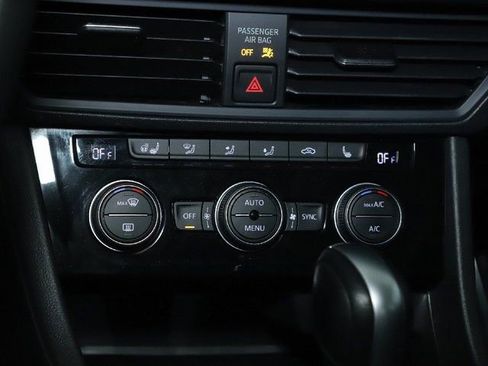Used 2021 Volkswagen Jetta SE w/ SE Cold Weather Package FWD image 27