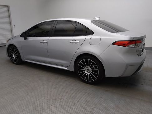 Used 2020 Toyota Corolla LE FWD image 3