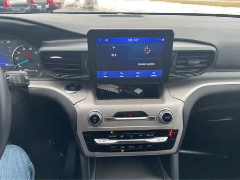 Used 2023 Ford Explorer XLT w/ Class IV Trailer Tow Package AWD/4WD image 21