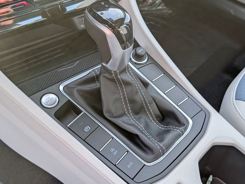 New 2026 Volkswagen Jetta SE FWD image 10