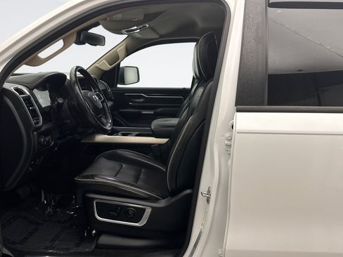 Used 2019 RAM 1500 Laramie AWD/4WD image 11