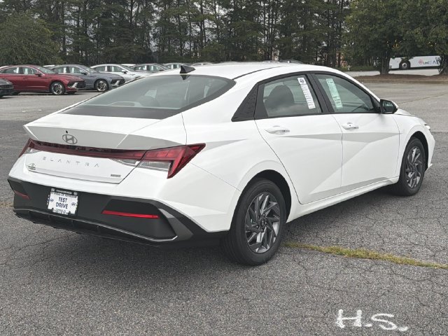 New 2026 Hyundai Elantra Hybrid FWD image 8