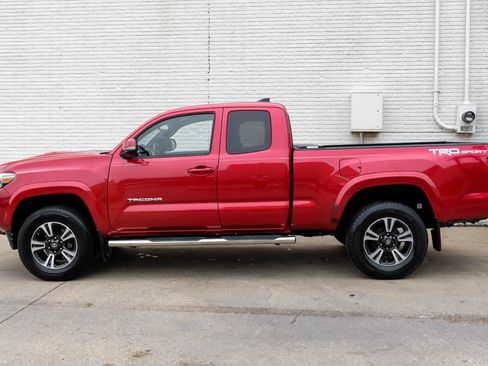 Used 2016 Toyota Tacoma TRD Sport w/ Towing Package RWD image 10