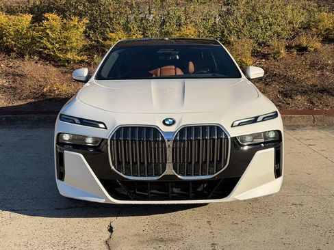 Used 2023 BMW 760i xDrive image 8