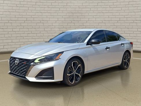 Used 2023 Nissan Altima 2.5 SR FWD image 1