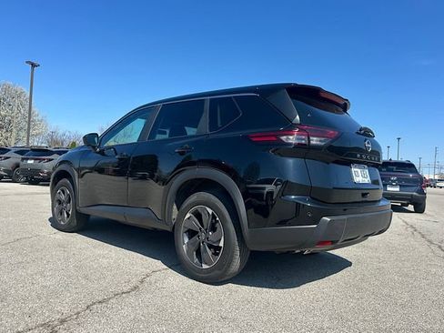 Used 2025 Nissan Rogue SV FWD image 4
