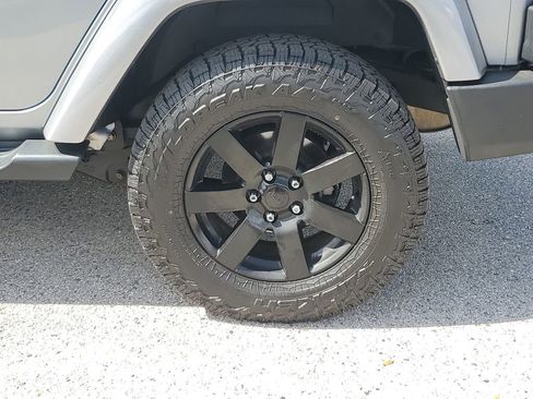 Used 2015 Jeep Wrangler Unlimited Sahara w/ Connectivity Group image 12