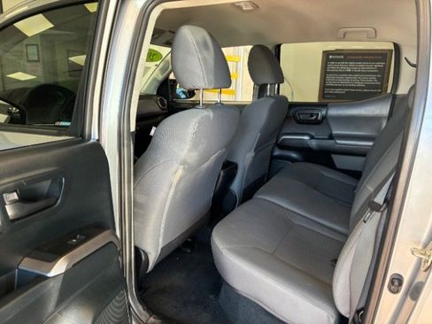 Used 2016 Toyota Tacoma SR5 w/ SR5 Appearance Package (SN) image 18