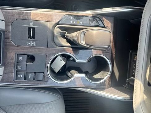 Used 2023 Toyota Highlander Limited FWD image 22