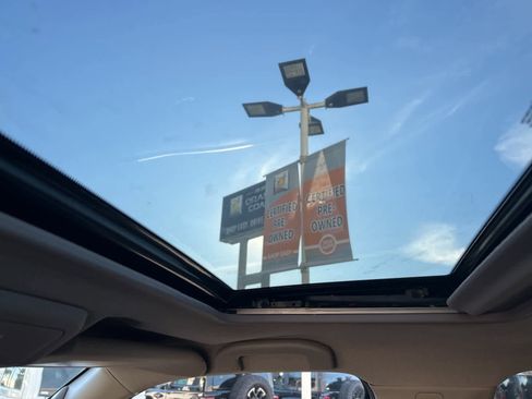 Used 2024 Nissan Frontier SL image 43