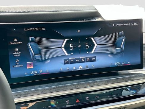 Used 2023 BMW 760i xDrive AWD/4WD image 16