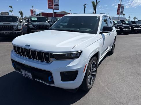 Used 2023 Jeep Grand Cherokee Overland w/ Advanced Protech Group III AWD/4WD image 3