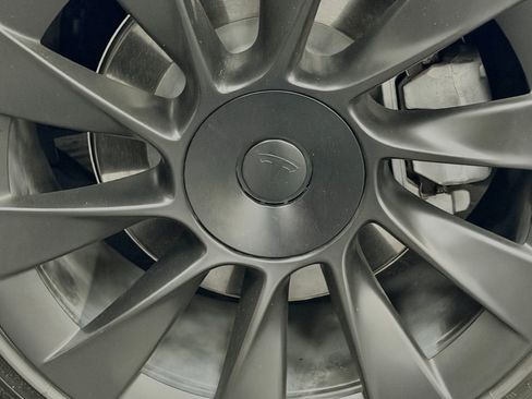 Used 2021 Tesla Model Y 2WD image 18