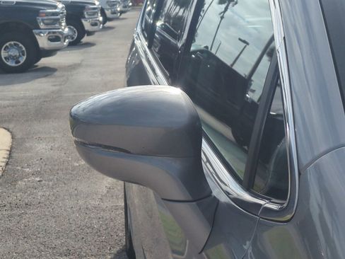 Certified 2021 Chrysler Pacifica Touring-L image 11