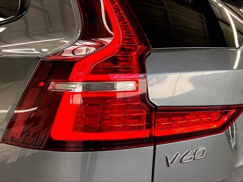 Used 2020 Volvo V60 T5 Cross Country w/ Cross Country Pro Package image 33