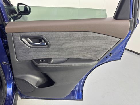 Used 2022 Nissan Rogue SV image 38