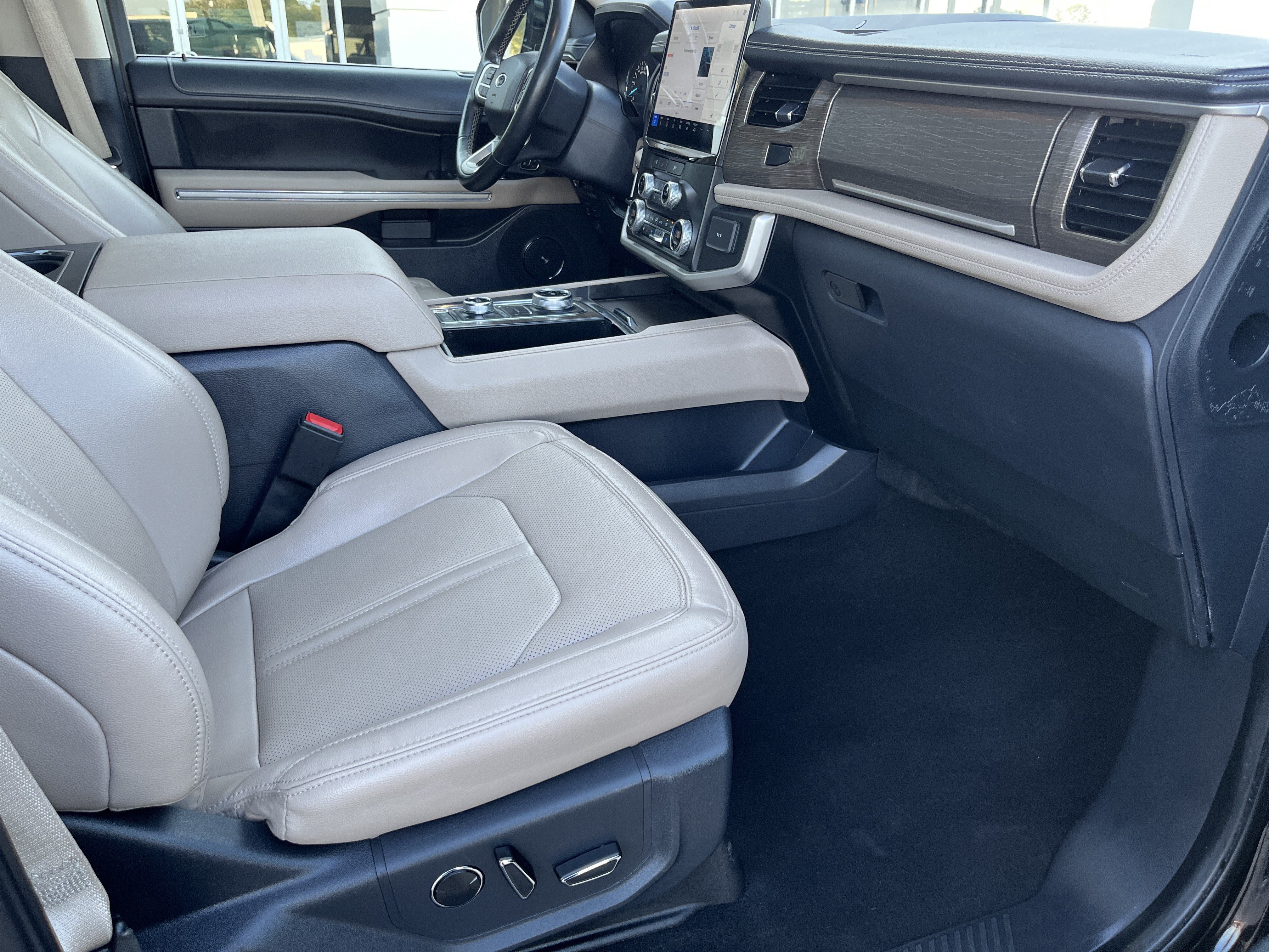 Used 2024 Ford Expedition Limited AWD/4WD image 20