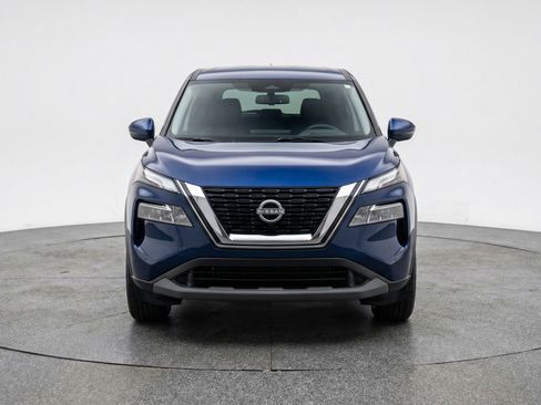 Used 2025 Nissan Rogue SV FWD image 2