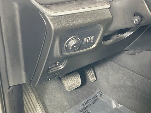 Used 2022 Jeep Grand Cherokee Overland w/ Luxury Tech Group IV image 10