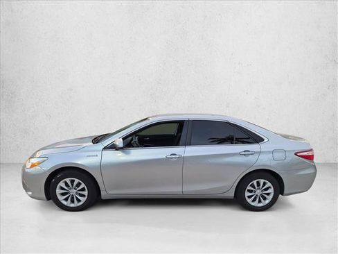 Used 2017 Toyota Camry LE FWD image 8