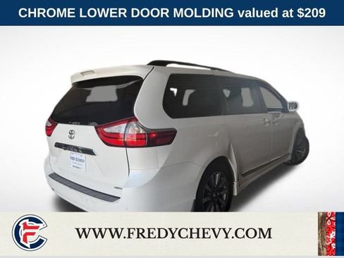 Used 2019 Toyota Sienna Limited Premium w/ Carpet Mat Package FWD image 5