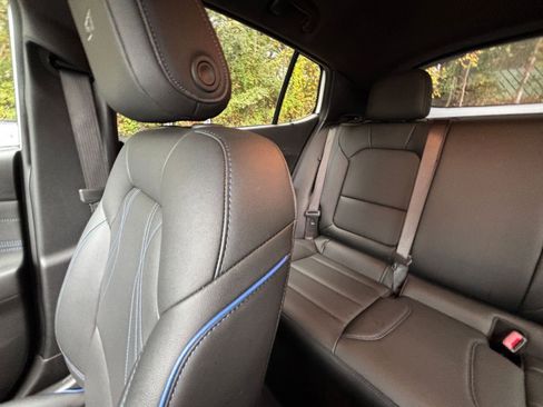 Used 2025 Buick Envista Sport Touring image 39