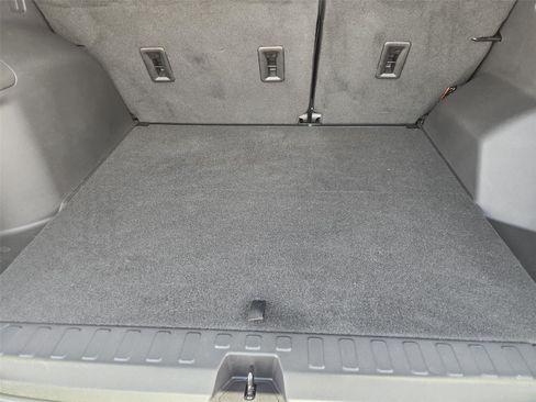 Used 2024 Chevrolet Equinox LT FWD image 24