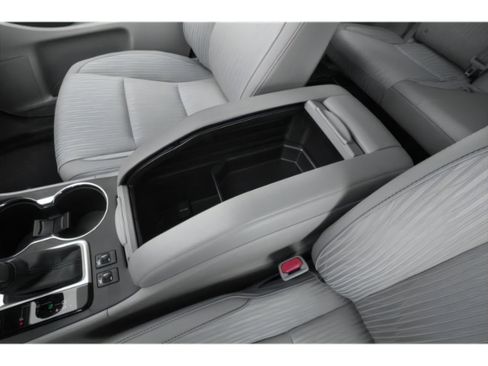 Used 2015 Toyota Highlander Limited w/ Driver Technology Package image 18