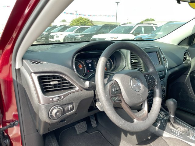 Used 2019 Jeep Cherokee Latitude w/ Popular Appearance Group AWD/4WD image 9