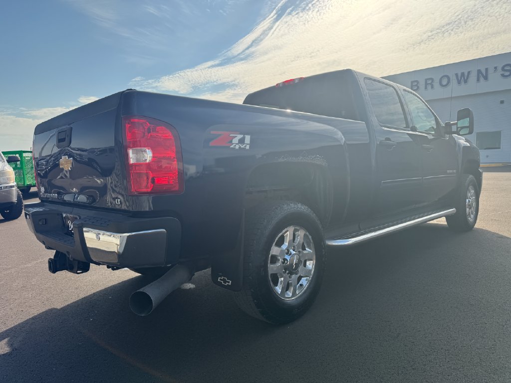 Used 2011 Chevrolet Silverado 3500 LT w/ Interior Plus Package AWD/4WD image 5