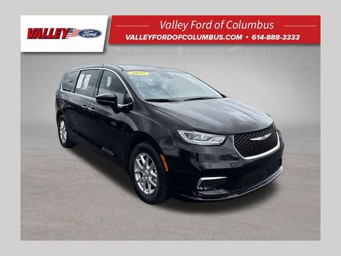 Used 2025 Chrysler Pacifica Select FWD image 1