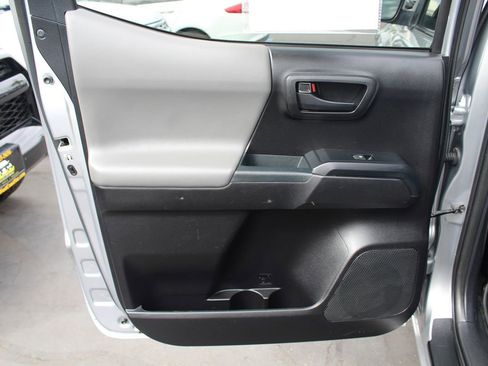 Used 2020 Toyota Tacoma SR w/ SR Convenience Package image 20