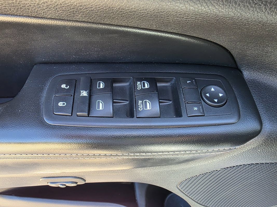 Used 2016 Jeep Grand Cherokee Limited AWD/4WD image 14