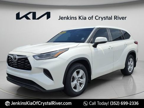Used 2021 Toyota Highlander L AWD/4WD image 16