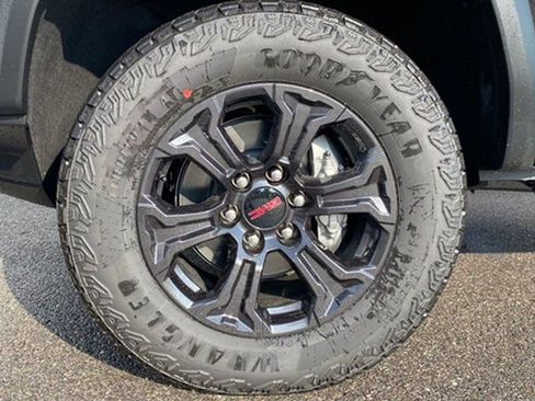 New 2025 GMC Canyon Elevation w/ Convenience Package image 19