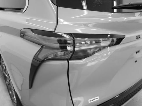 Used 2024 Toyota Sienna XSE image 49