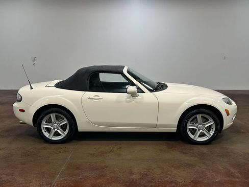 Used 2007 MAZDA MX-5 Miata Sport RWD image 23