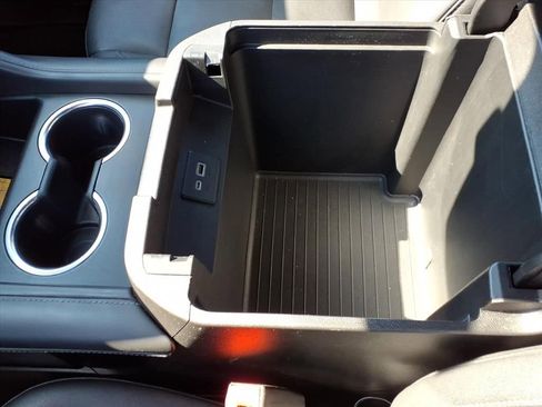 Used 2023 Chevrolet Suburban LT image 28