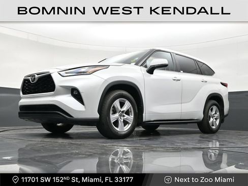 Used 2025 Toyota Highlander LE image 20